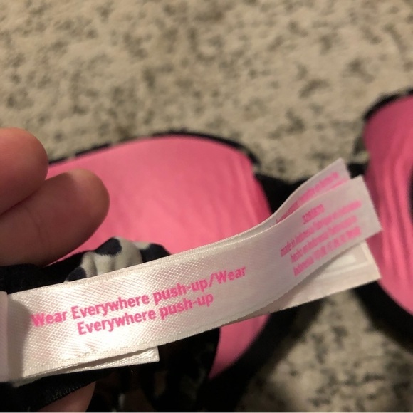 PINK Victoria’s Secret Black & Green Camo Wear Everywhere Push-Up Bra Size 32B - Picture 8 of 9